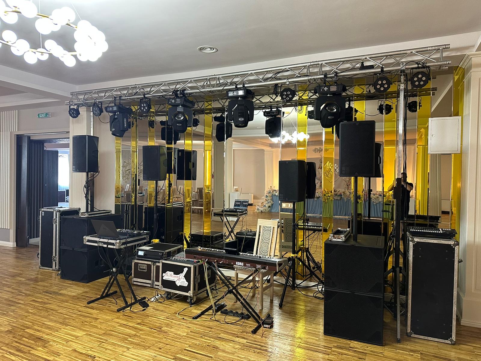 Pachet Complet Evenimente: DJ Profesionist, Sonorizare & Lumini