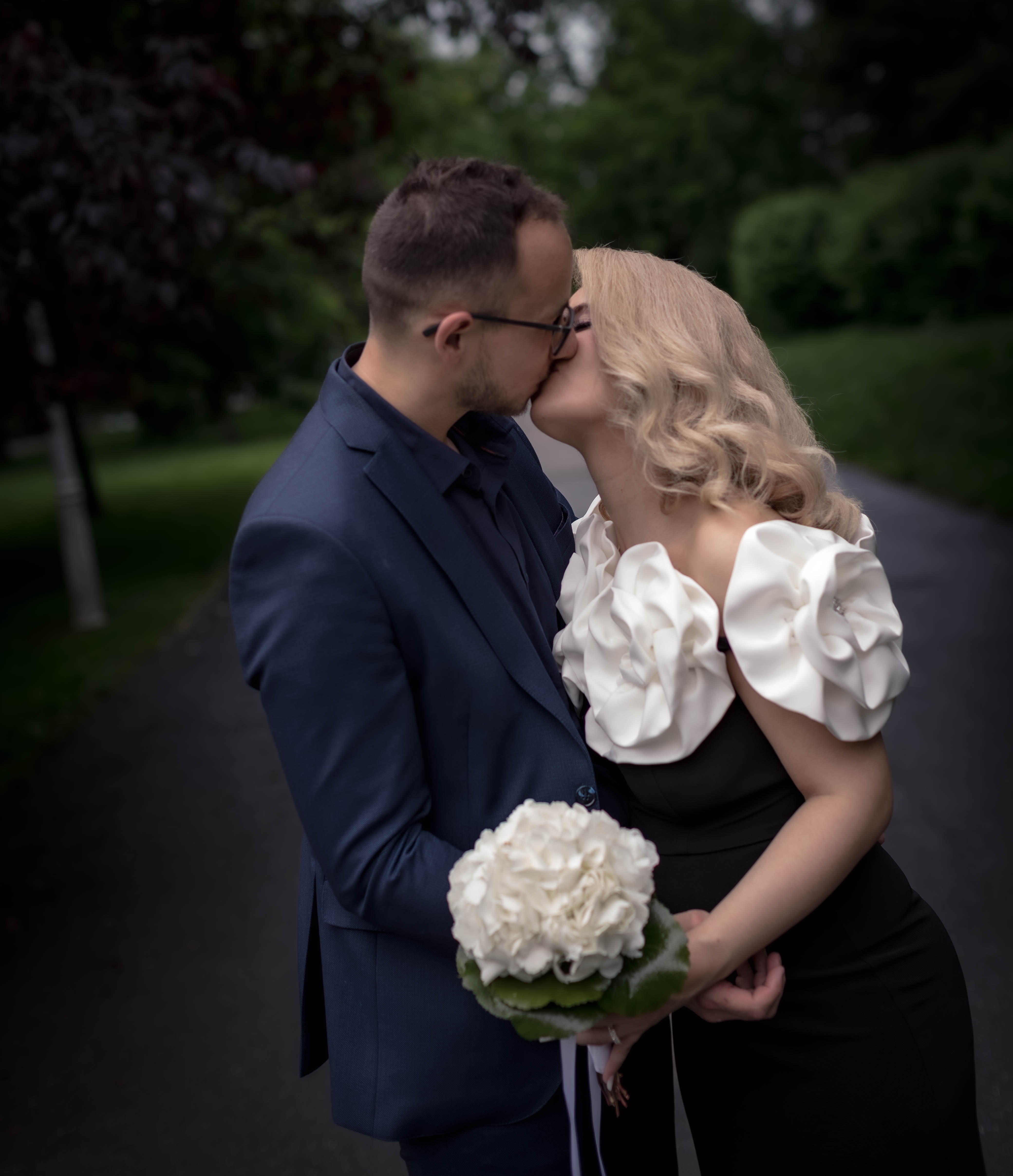Fotografie cununie civilă București – ceremonie, parc și petrecere